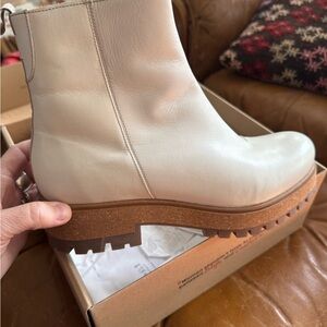 Taos Footwear Cream Ankle Boots
